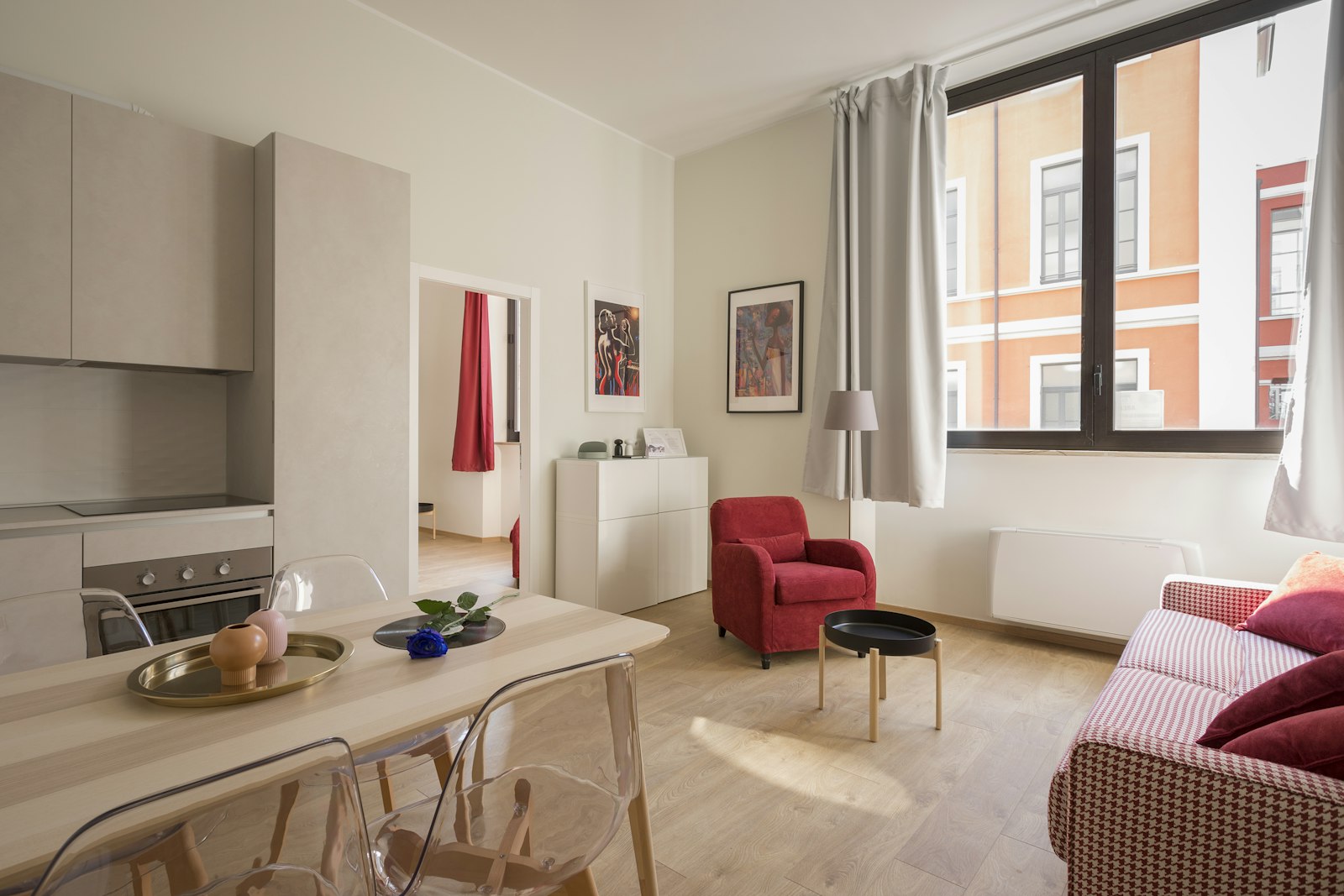 Séjour propre et lumineux après le ménage